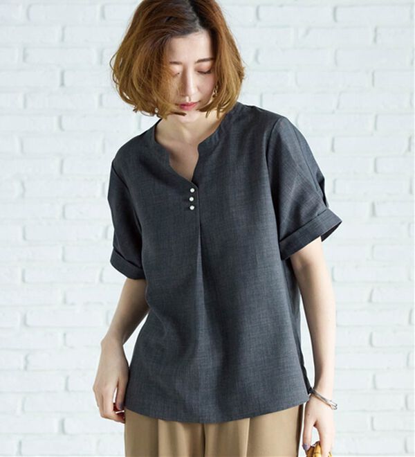 BELLUNA（ベルーナ）の「麻調合繊パール付タックデザインブラウス（ブラウス）」｜詳細画像