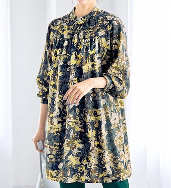 VINNO（ヴィノ）の「ハイネックギャザープリントチュニック（チュニック）」｜ネイビー系花柄