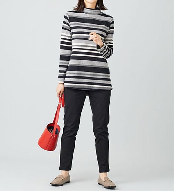 BELLUNA（ベルーナ）の「ふわふわ裏ファーハイネックプルオーバー（カットソー）」｜詳細画像