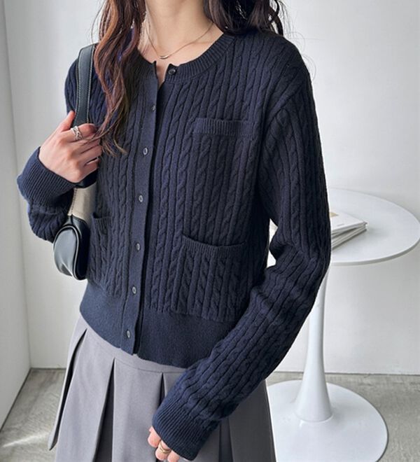 GeeRA（ジーラ）の「ミニケーブルニットカーディガン（その他カーディガン）」｜ネイビー