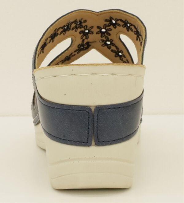 BELLUNA（ベルーナ）の「刺しゅうデザイン美脚魅せミュール（サンダル・ミュール）」｜詳細画像