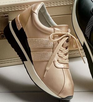 「４Ｅきらめきレースアップスニーカー（スニーカー）」｜ピンクベージュ(ヒモ)