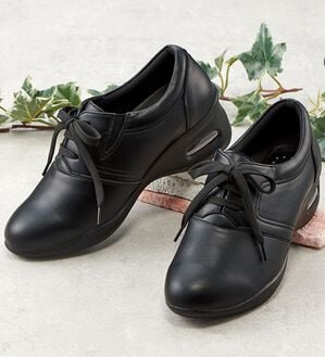 「＜足助（あしすけ）＞５Ｅレースアップエアシューズ（フラットシューズ）」｜ブラック