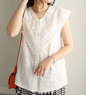 BELLUNA（ベルーナ）の「レース使いＶネックブラウス（ブラウス）」｜オフ白