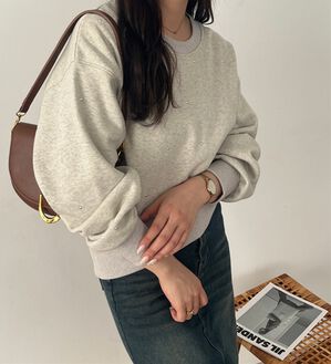 GeeRA（ジーラ）の「スタッズスウェット（トレーナー・スウェット）」｜オートミール