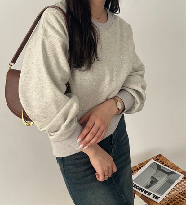 GeeRA（ジーラ）の「スタッズスウェット（トレーナー・スウェット）」｜オートミール