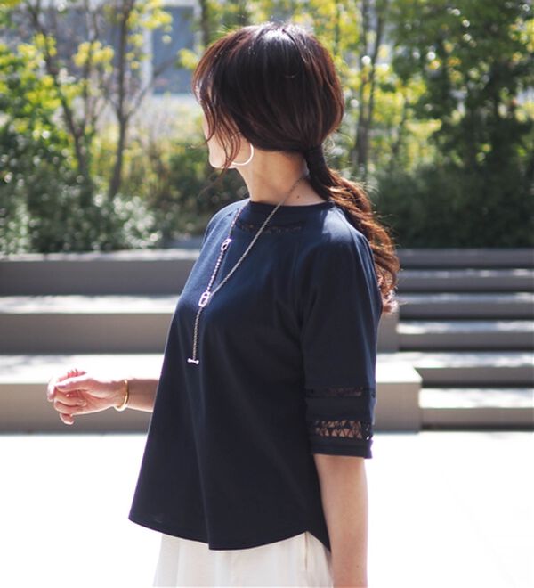 BELLUNA（ベルーナ）の「衿＆袖ハシゴレース使いプルオーバー（カットソー）」｜詳細画像