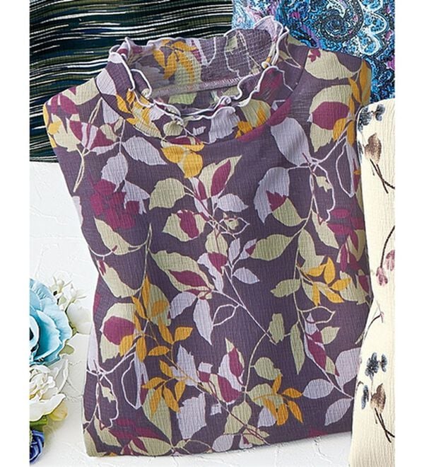 BELLUNA（ベルーナ）の「楊柳素材プリントハイネックプルオーバー（カットソー）」｜リーフ柄(パープル)