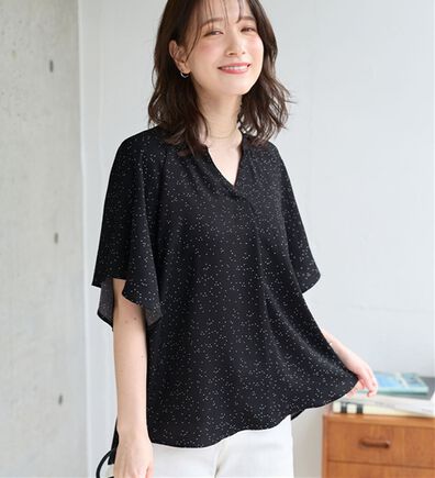 Viola e Viola（ヴィオラ エ ヴィオラ）の「【選べる２丈】さらっと涼感フレアスリーブブラウス（ブラウス）」