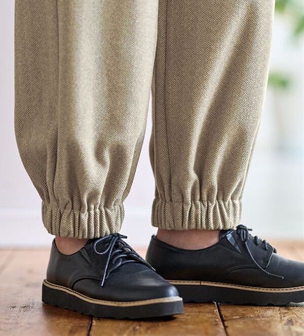 BELLUNA（ベルーナ）の「ツイード調素材ボタン使いコロンパンツ（フルレングスパンツ）」｜詳細画像