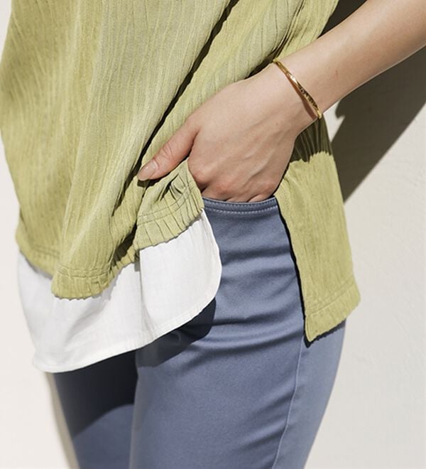 BELLUNA（ベルーナ）の「サラリ速乾！綿サテンストレッチカラーパンツ（フルレングスパンツ）」｜詳細画像