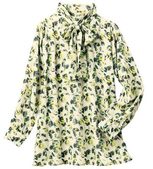 VINNO（ヴィノ）の「プリントボウタイブラウス（ブラウス）」｜つぼみ柄