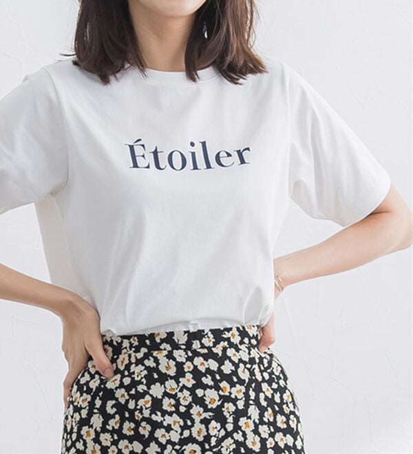 Pierrot（ピエロ）の「【イージーケア】選べるロゴＴシャツ（Tシャツ）」｜A／オフホワイト／ネイビー