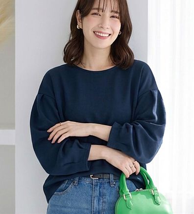 Viola e Viola（ヴィオラ エ ヴィオラ）の「【４つの機能付】楽キレイ袖タックブラウス（ブラウス）」