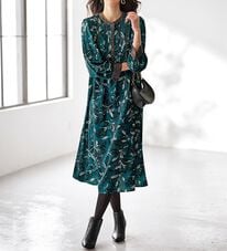 BELLUNA（ベルーナ）の「ビンテージ柄ピンタック使いワンピース（その他ワンピース）」