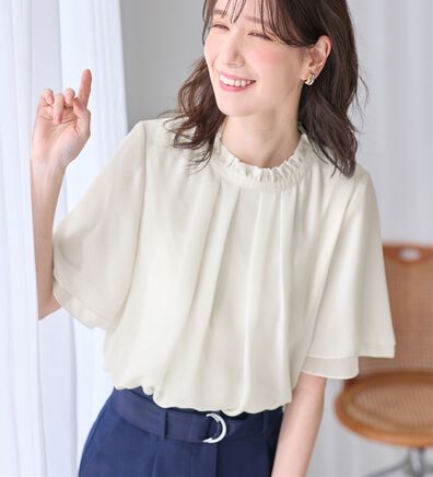 Viola e Viola（ヴィオラ エ ヴィオラ）の「フリル衿シフォンタックブラウス【半袖】（ブラウス）」