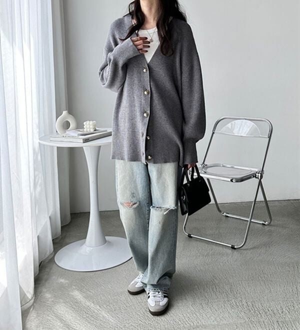 GeeRA（ジーラ）の「畦編みＶネックゴールドボタンカーディガン（その他カーディガン）」｜詳細画像