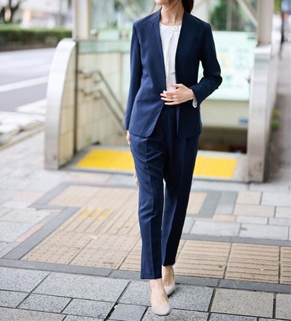 RANAN（ラナン）の「【選べる衿】洗える！春夏ロングシーズン着用可能ベーシック２点ライトスーツ（パンツスーツ）」｜詳細画像