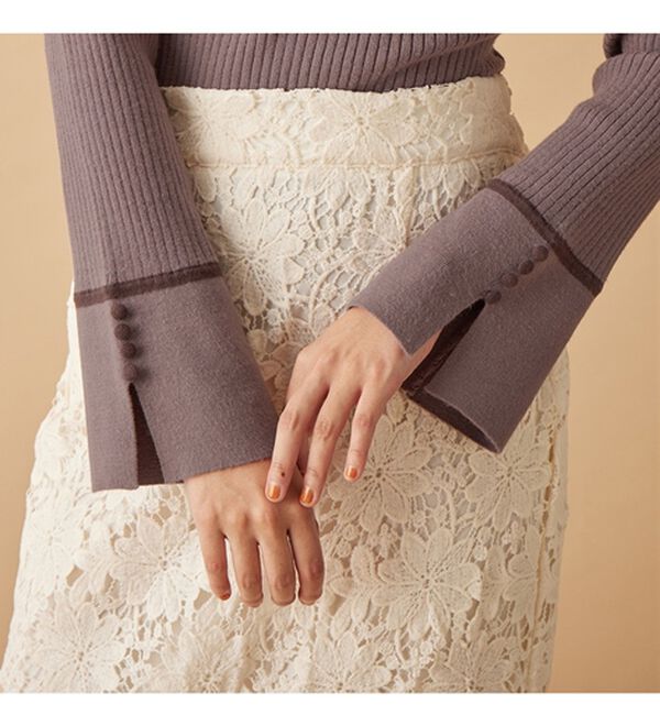 alotta（アロッタ）の「配色デザイン袖ボタンニットプルオーバー（ニット・セーター）」｜詳細画像