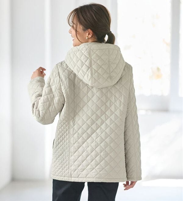 BELLUNA（ベルーナ）の「配色パイピング使い中わたキルトコート（ハーフコート）」｜詳細画像