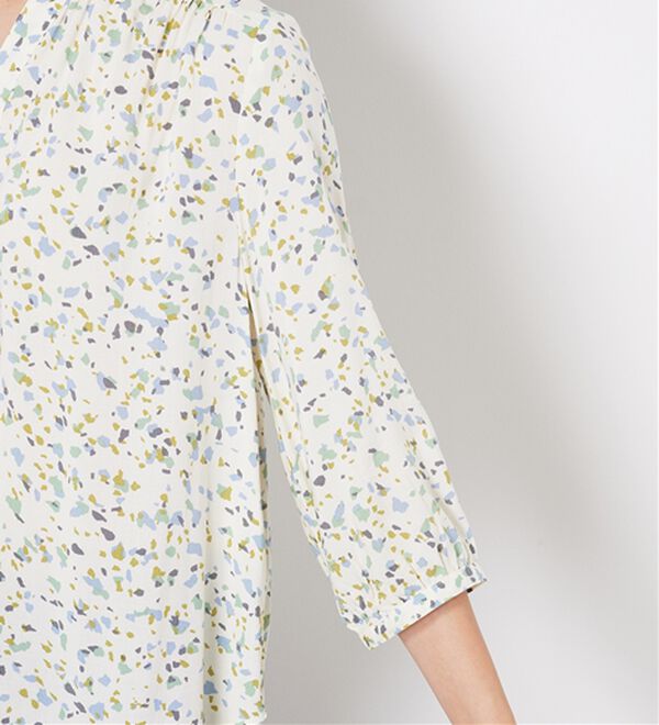 BELLUNA（ベルーナ）の「【接触冷感】レーヨン素材ギャザー使いプリントブラウス（ブラウス）」｜詳細画像