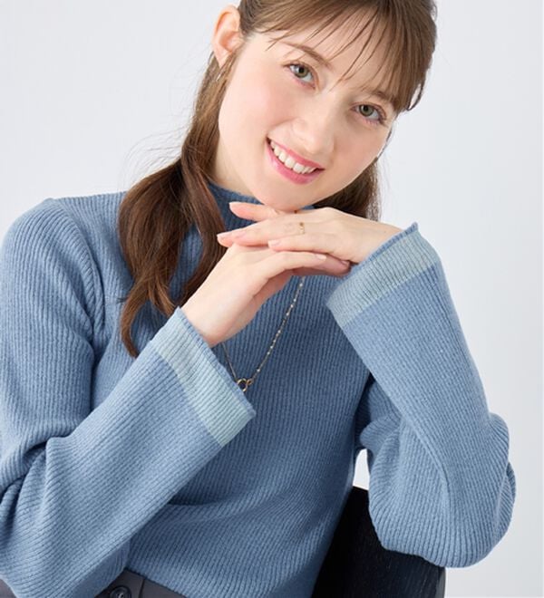 alotta（アロッタ）の「パチパチしにくい！洗える袖シアー切替ニットプルオーバー（ニット・セーター）」｜ライトブルー