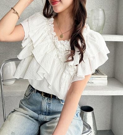 GeeRA（ジーラ）の「クロスフリルサッカーブラウス（ブラウス）」