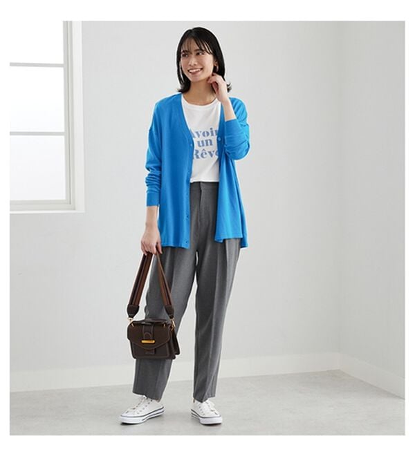 BELLUNA（ベルーナ）の「ボタン使いＶネックカーディガン（ニットカーディガン）」｜詳細画像