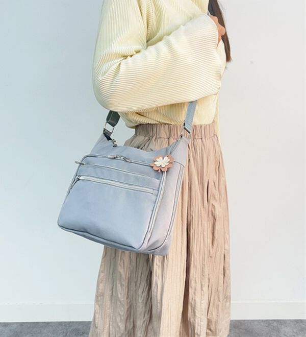 BELLUNA（ベルーナ）の「拡張機能付多収納ショルダー（ショルダーバッグ）」｜詳細画像