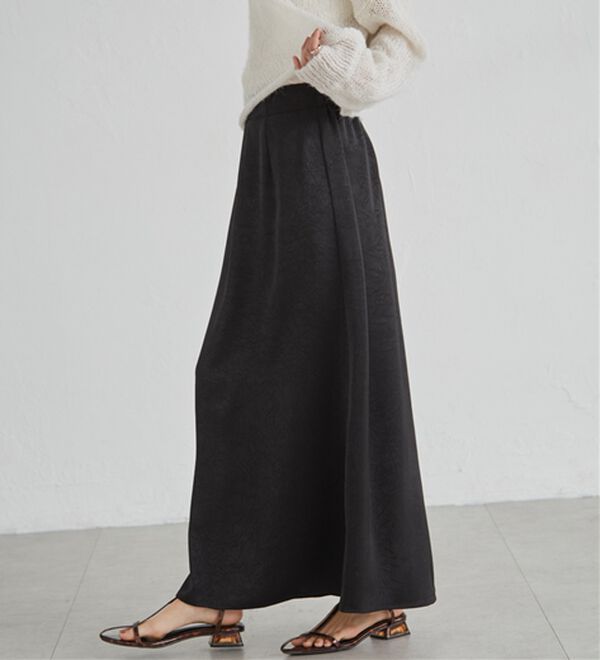 RANAN（ラナン）の「エンボスサテンナロースカート（ロングスカート）」｜ブラック