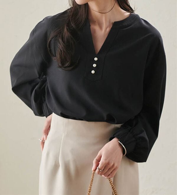 RANAN（ラナン）の「3つの機能付！パール調ボタン付スキッパーブラウス（ブラウス）」｜詳細画像