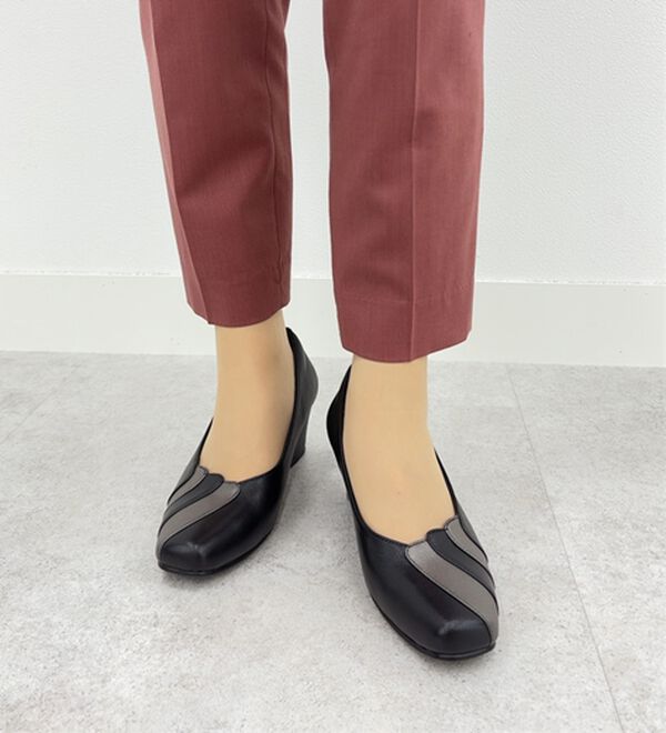 BELLUNA（ベルーナ）の「４Ｅ山羊革フラワーカットウェッジパンプス（パンプス）」｜詳細画像