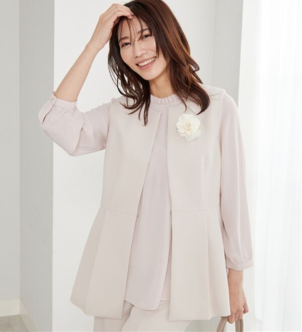 BELLUNA（ベルーナ）の「＜Ｃ／Ｓ＞ノーカラーペプラムジレ（ベスト）」｜ベージュ