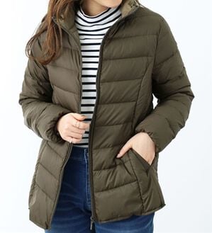 BELLUNA（ベルーナ）の「フレンチダウン使いスタンド衿ジャケット（ダウンコート・ジャケット・ベスト）」｜カーキ