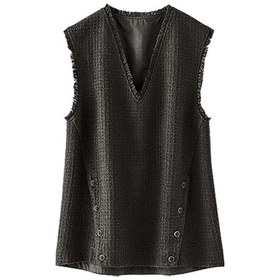 BELLUNA（ベルーナ）の「ツイード調ボタン使いＶネックベスト（ベスト）」