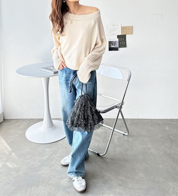 GeeRA（ジーラ）の「ショート丈オフショルニット（ニット・セーター）」｜詳細画像