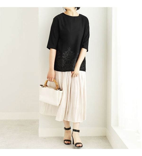 BELLUNA（ベルーナ）の「異素材切替裾刺しゅうチュニック（チュニック）」｜詳細画像