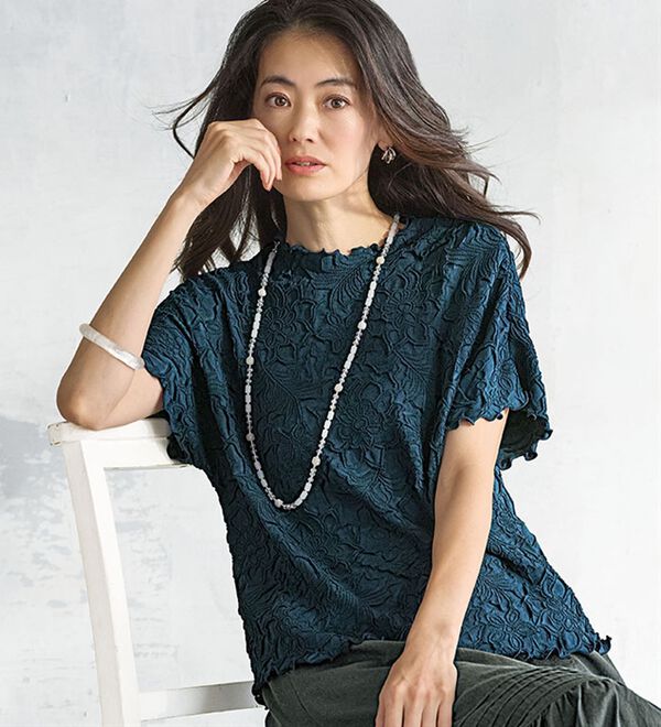 BELLUNA（ベルーナ）の「伸びやかで上品花柄プリーツプルオーバー（カットソー）」｜詳細画像