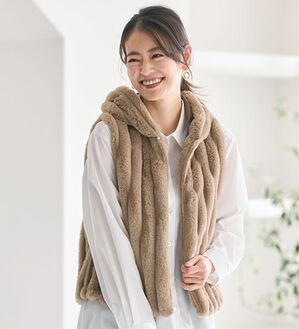 BELLUNA（ベルーナ）の「いつものコーデに羽織るだけ　もこもこファーベスト（ベスト）」｜モカ