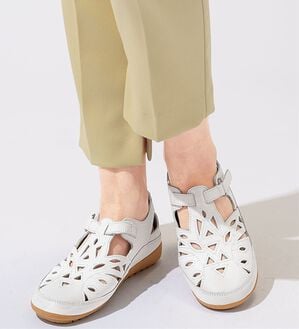 ルフラン（ルフラン）の「４Ｅ牛革ゆったりコンフォートシューズ（サンダル・ミュール）」｜ホワイト