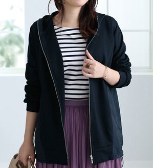 BELLUNA（ベルーナ）の「異素材切替フードジャケット（ノーカラージャケット）」｜ネイビー系