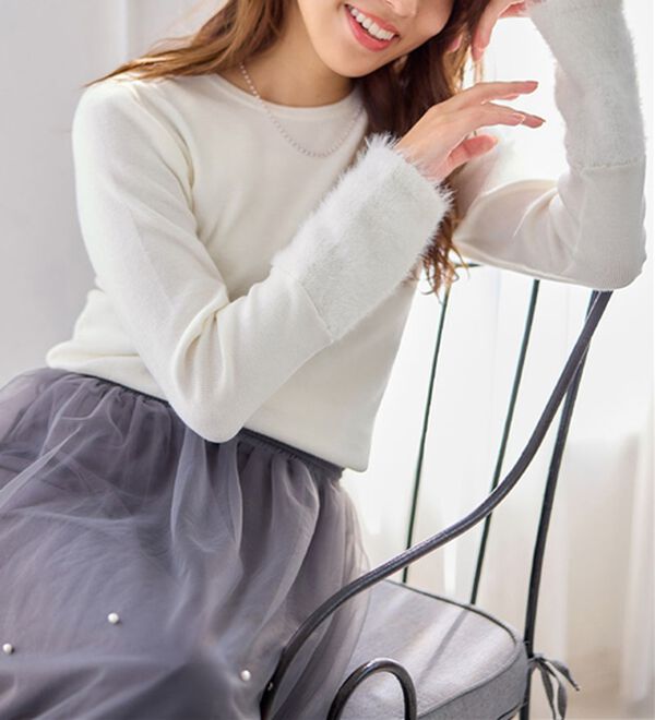 alotta（アロッタ）の「【もっちり滑らか】袖口フェザー切替ニットプルオーバー（ニット・セーター）」｜詳細画像