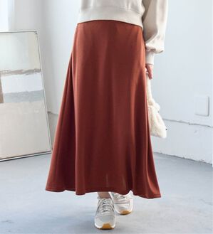 Viola e Viola（ヴィオラ エ ヴィオラ）の「【選べる丈】なめらかポンチフレアスカート（ロングスカート）」｜レンガ