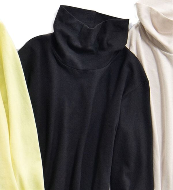 LAVIENNE（ラヴィエンヌ）の「カシミヤ入りシアー素材タートルネックインナー（肌着・インナーウェア）」｜ブラック