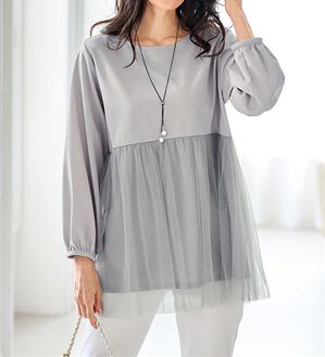 BELLUNA（ベルーナ）の「お出かけがしたくなる！チュール重ねプルオーバー（ネックレス付）（カットソー）」｜グレー