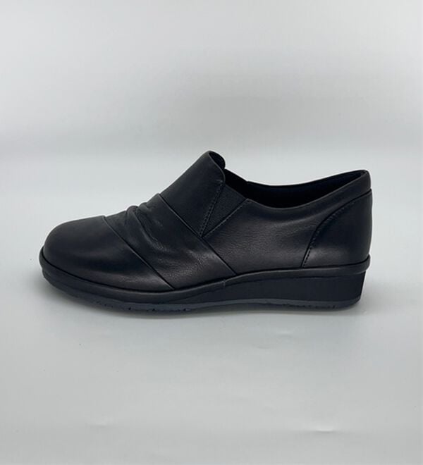 BELLUNA（ベルーナ）の「５Ｅ牛革切替ギャザースリッポン（スリッポン）」｜詳細画像