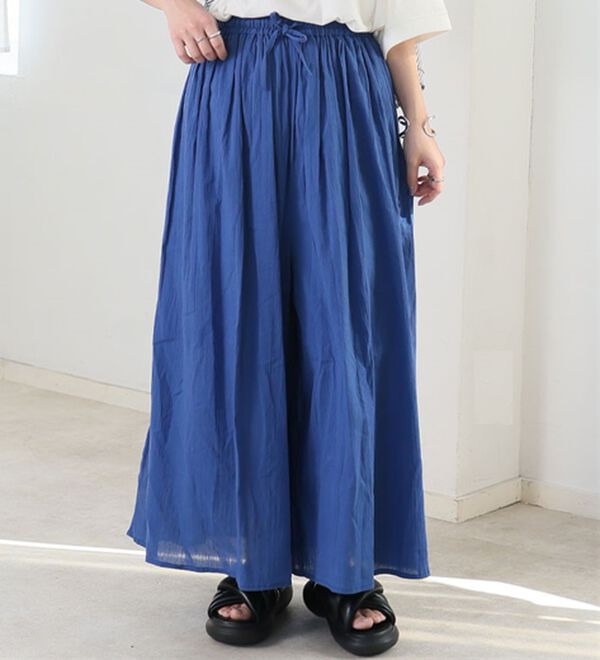 A HAPPY MARILYN（アハッピーマリリン）の「【Ｌ～６Ｌ】【２丈展開】【風通るプレミアム】綿・楊柳、ギャザーフレアスカンツ。（ワイドパンツ・ガウチョ）」｜ロイヤルブルー