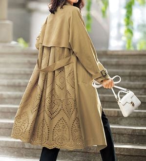 BELLUNA（ベルーナ）の「バックレースデザイン華やぎトレンチコート（ロングコート）」｜ベージュ