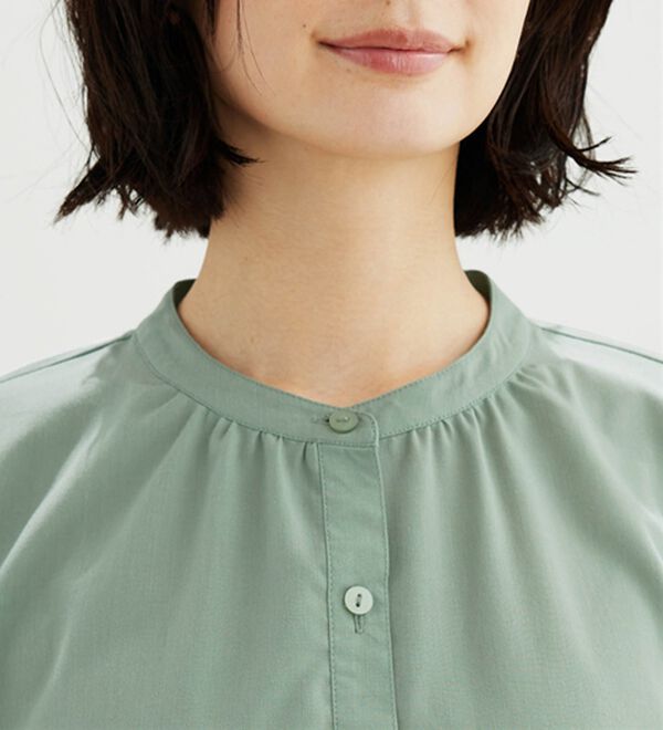 BELLUNA（ベルーナ）の「ギャザー使いバンドカラーブラウス（ブラウス）」｜詳細画像