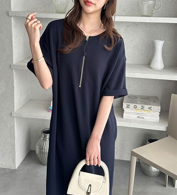 GeeRA（ジーラ）の「【ひんやり/着痩せ】ハーフジップ大人Ｔシャツワンピース（カットソーワンピース）」｜詳細画像
